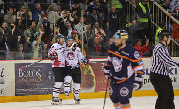 MetaHeadline: Ondřej Šmach a Lukáš Hvila gól oslava.