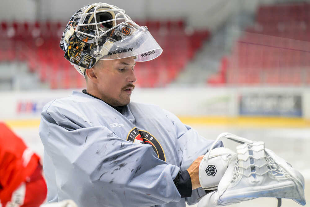 Brankár HC Prešov Jaroslav Janus počas tréningu.