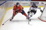 David Senčák v drese HKM Zvolen a Martin Lefebvre z HK Poprad.