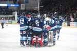 Hokejisti HK Nitra sa radujú z postupu do semifinále.
