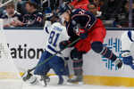 Slovenský hokejista v drese Tampy Bay Lightning Erik Černák (vľavo) a hráč Columbusu Blue Jackets Mathieu Olivier.