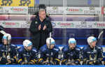 Tréner Peter Oremus na lavičke HK Spišská Nová Ves.