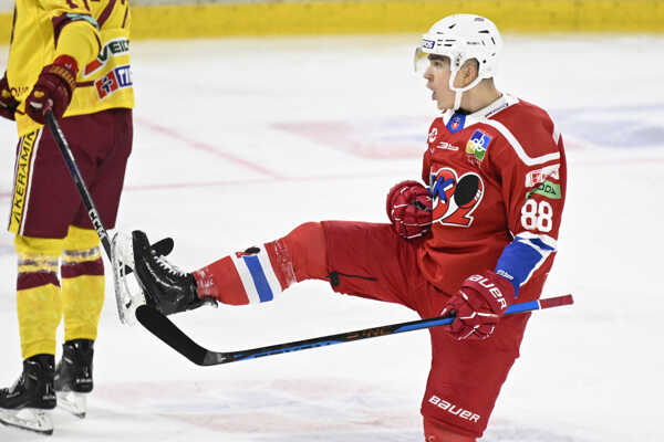 Útočník Adrián Valigura v drese Liptovského Mikuláša.