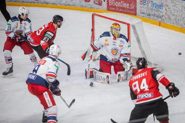 Alex Výhonský pri šanci v zápase so Zvolenom.