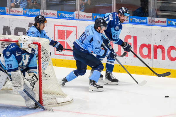 Americký brankár Matt Jurusik v bráne HK Nitra.