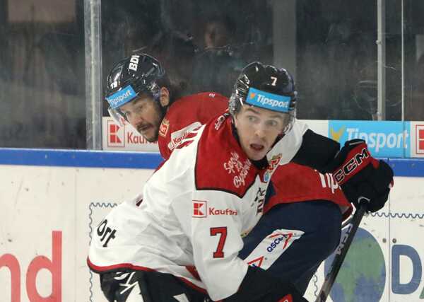 Andrew Lucas v drese Banskej Bystrice.