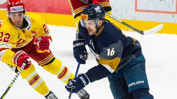 Yogan v drese Slovana.