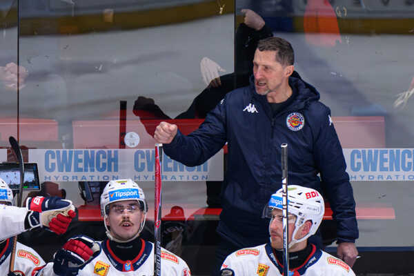 Tréner HKM Zvolen Antonín Stavjaňa.