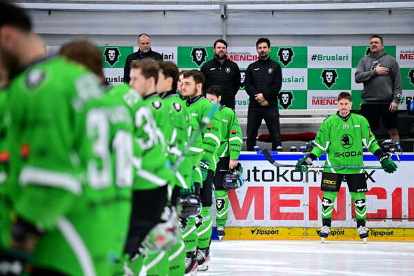 Hokejisti a striedačka BK Mladá Boleslav.