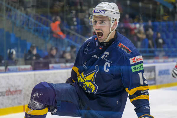 Branislav Rapáč (Spišská Nová Ves) sa teší z prvého gólu počas prvého zápasu štvrťfinále play-off Tipos extraligy. Branislav Rapáč (Spišská Nová Ves) sa teší z prvého gólu počas prvého zápasu štvrťfinále play-off Tipos extraligy.