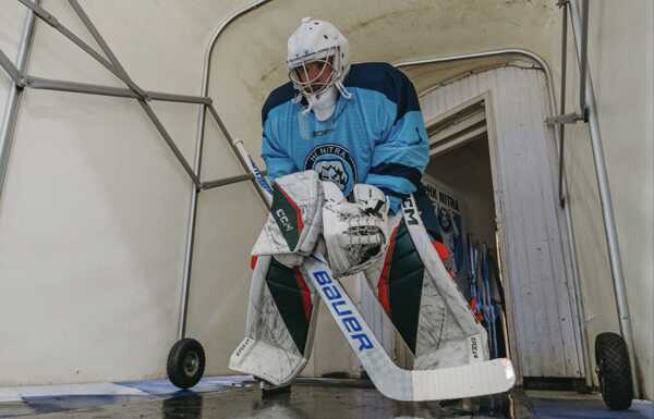 Brankár HK Nitra Dylan Ferguson.