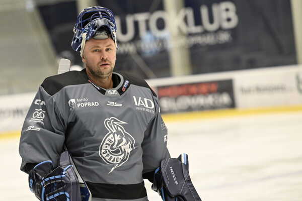 Brankár Július Hudáček na tréningu HK Poprad.