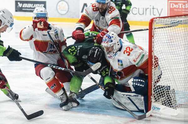 Brankár Michael Houser v drese Liptovského Mikuláša.