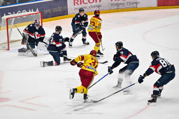 Záber zo zápasu Slovan - Trenčín.