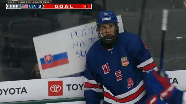 Američan Cole McKinney oslavuje gól proti Slovensku. Američan Cole McKinney oslavuje gól proti Slovensku.