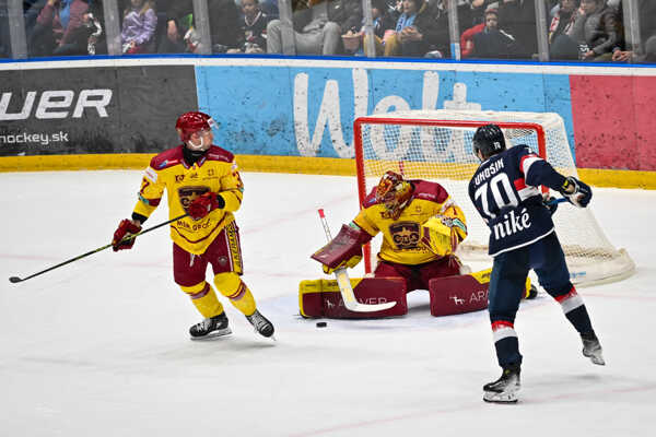 Momentka duelu Slovan - Trenčín (5:2).