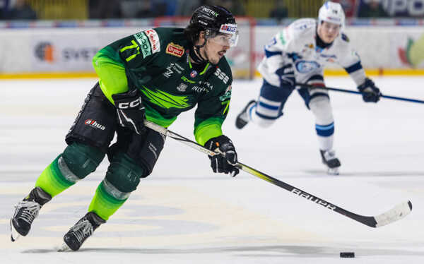 Daniel Vladimír Tkáč bude aj naďalej obliekať dres žilinských vlkov.