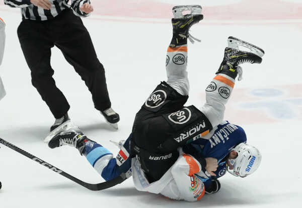 Okoličány v šarvátke s Bretonom.