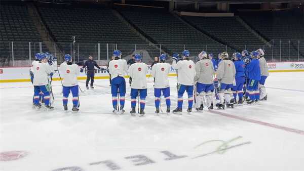 Slovenská hokejová dvadsiatka prvýkrát trénovala v dejisku MS.