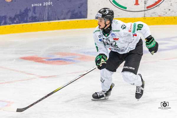 Útočník Emils Gegeris.