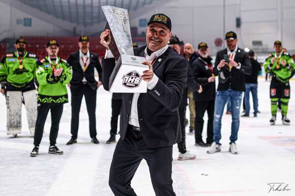 Tréner Ernest Bokroš.