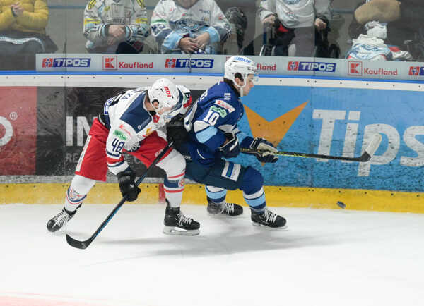 Brent Gates (vpravo).