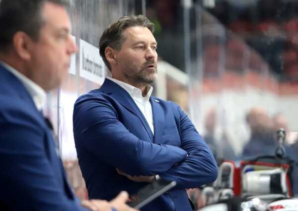 Hlavný tréner HC MONACObet Banská Bystrica Vladimír Országh (vpravo).