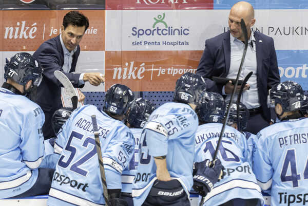 Lavička tímu HC Slovan Bratislava.