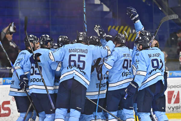 Radosť hráčov HC Slovan Bratislava po postupe do semifinále.