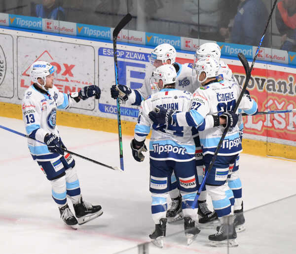 Radosť hráčov Nitry po góle.