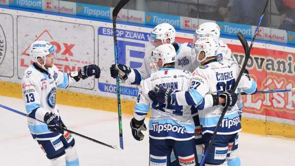 HK Nitra vedie ligu.