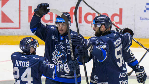 Kamzíci počas oslavy.