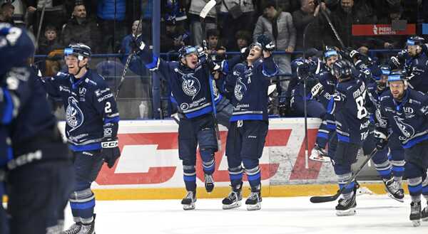 Radosť hráčov Popradu po postupe do semifinále.