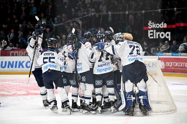 Hráči Popradu sa tešia z výhry.