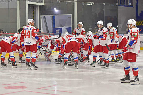 Liptovský Mikuláš hráči pri pokriku.