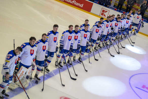 Nástup slovenských hokejistov. Nástup slovenských hokejistov.