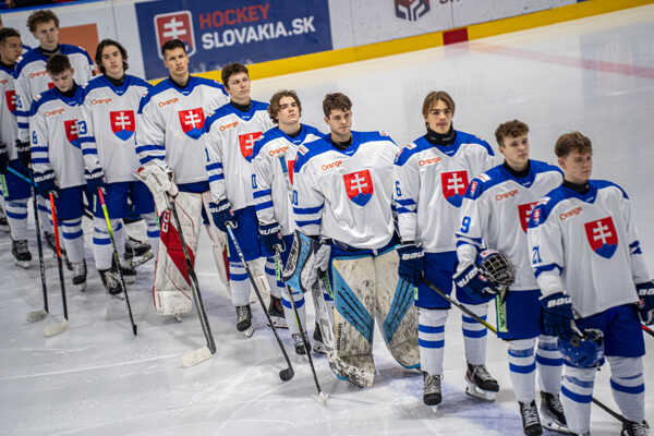 Nástup Slovákov na zápas.