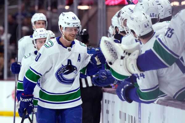 Vancouver Canucks a jeho hráči. Vancouver Canucks a jeho hráči.