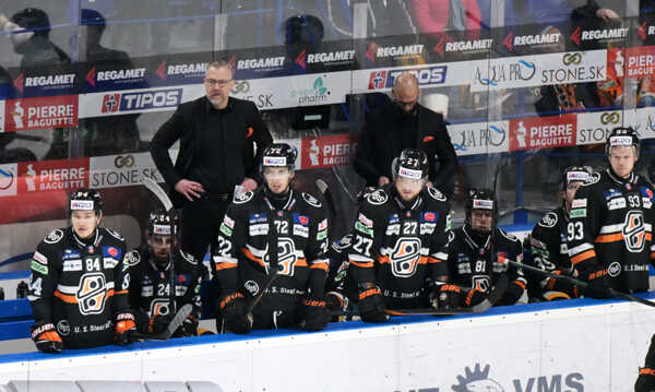 Hokejisti Košíc počas semifinále.