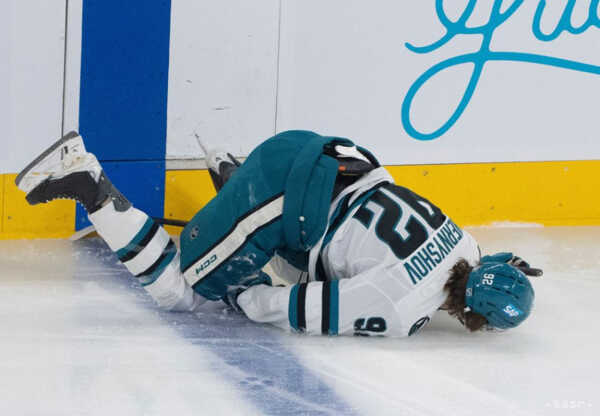 Zranenie Černyšova v NHL San Jose.