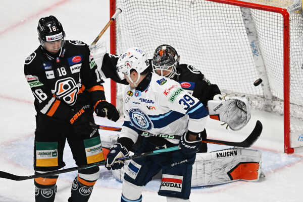 Útočník Jakub Lacka.