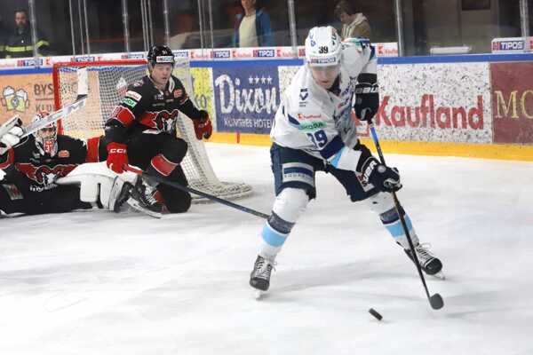 Jakub Lacka v drese HK Nitra.