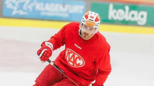 Kanadský obranca Jordan Murray v drese Klagenfurtu.