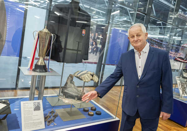 Július Šupler v Sieňe slávy slovenského hokeja.