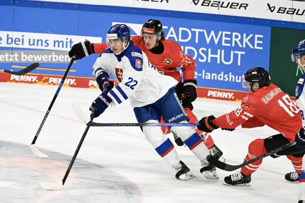 Kristián Pospíšil (Slovensko), vpravo Benjamin Bumgartner a v pozadí Philipp Wimmer (obaja Rakúsko). Kristián Pospíšil (Slovensko), vpravo Benjamin Bumgartner a v pozadí Philipp Wimmer (obaja Rakúsko).