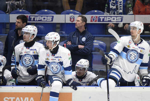 Nitrania na lavičke v Poprade.