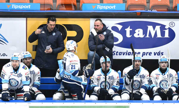 Lavička tímu HK Nitra.