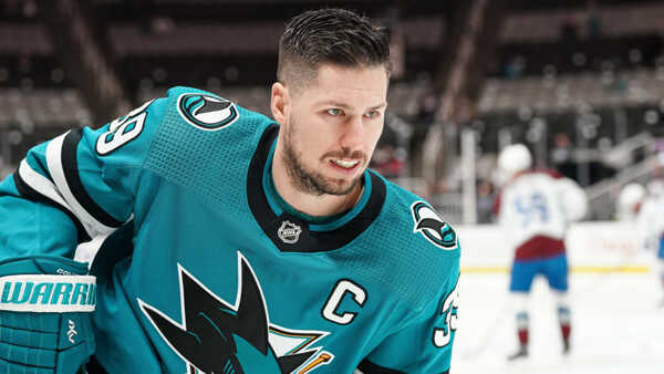 Kapitán San Jose Sharks Logan Couture. Kapitán San Jose Sharks Logan Couture.