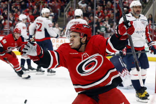 Logan Stankoven (Carolina Hurricanes).