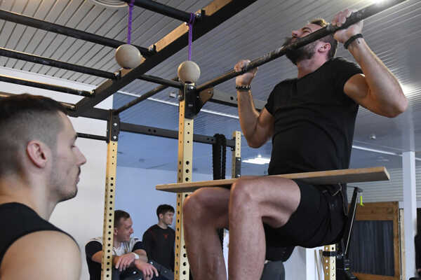 Vpravo Ľubomír Malina počas prípravy na Spiši.